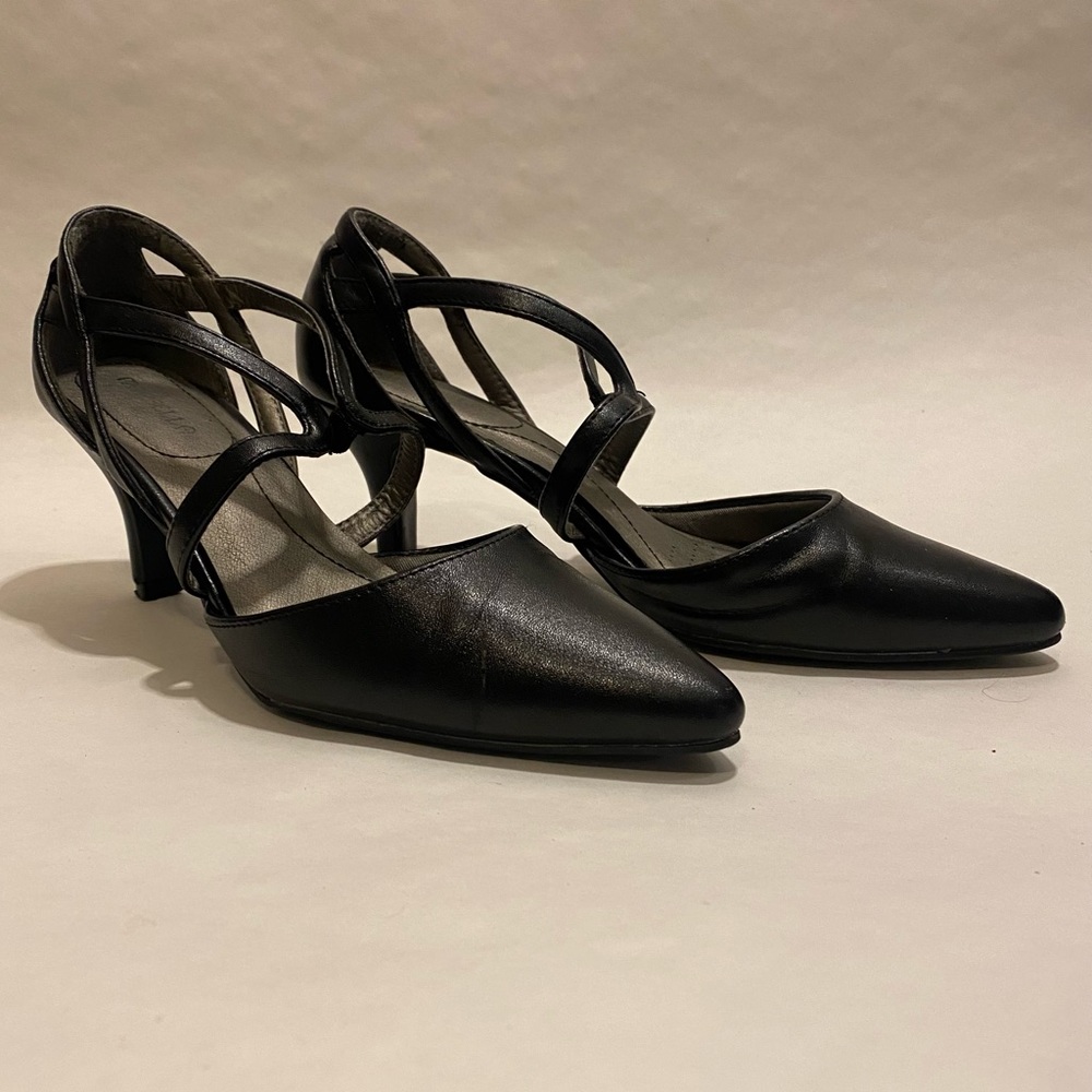 Black Pumps